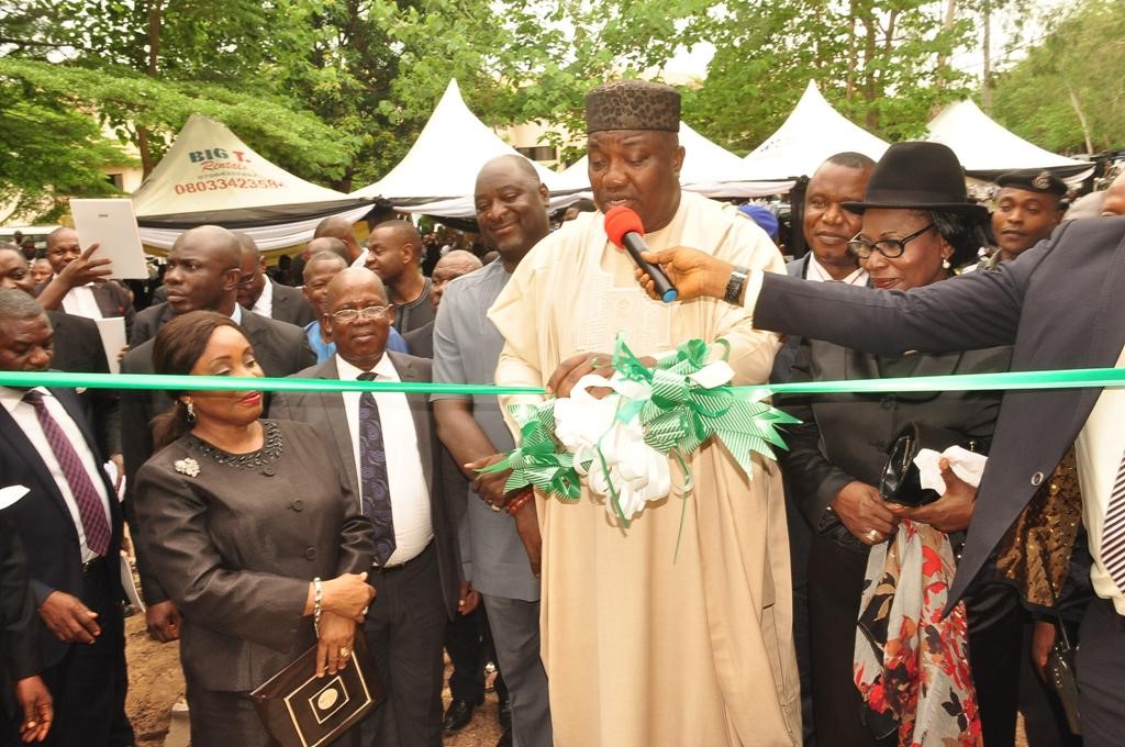 Gov. Ifeanyi Ugwuanyi of Enugu State cutting the tape to inaugurate 250 and another 150KVA sound-proof generating sets at the Enugu State High Court Complex.