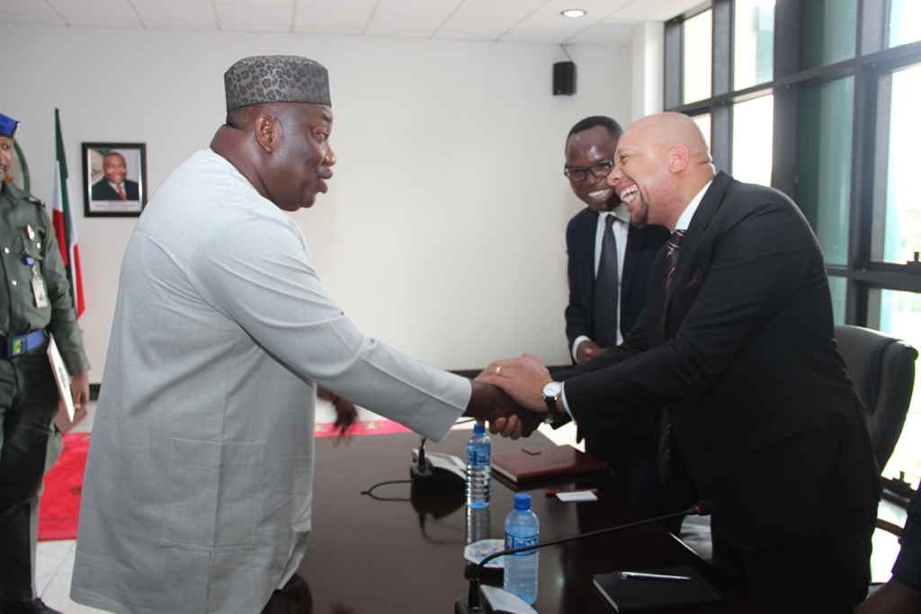 Gov. Ifeanyi Ugwuanyi of Enugu State in a handshake with Stephen Paddy, Chairman Simang Group, South Africa as Dr. Odilim Enwegbara, Executive Vice Chairman Pan. Africa Development Corporate Company Limited when South African Investors working on the revival of coal industry in Enugu paid the governor a courtesy visit at the government house, Enugu.