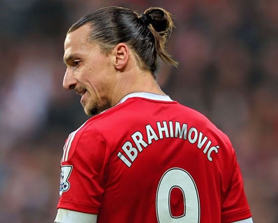 Zlatan re-signs for Man Utd