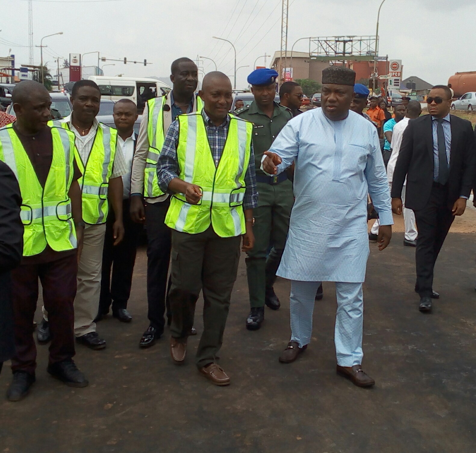Gov. Ifeanyi Ugwuanyi of Enugu State (right) with the Commissioner for Works and Infrastructure, Engr. Greg Nnaji (2nd right) and members of his team, during the inspection of the reconstructed failed box culvert at Chime Avenue, Enugu by New Haven junction after he reopened the road to traffic, in keeping with his three-week deadline for the restoration of the culvert, yesterday.
