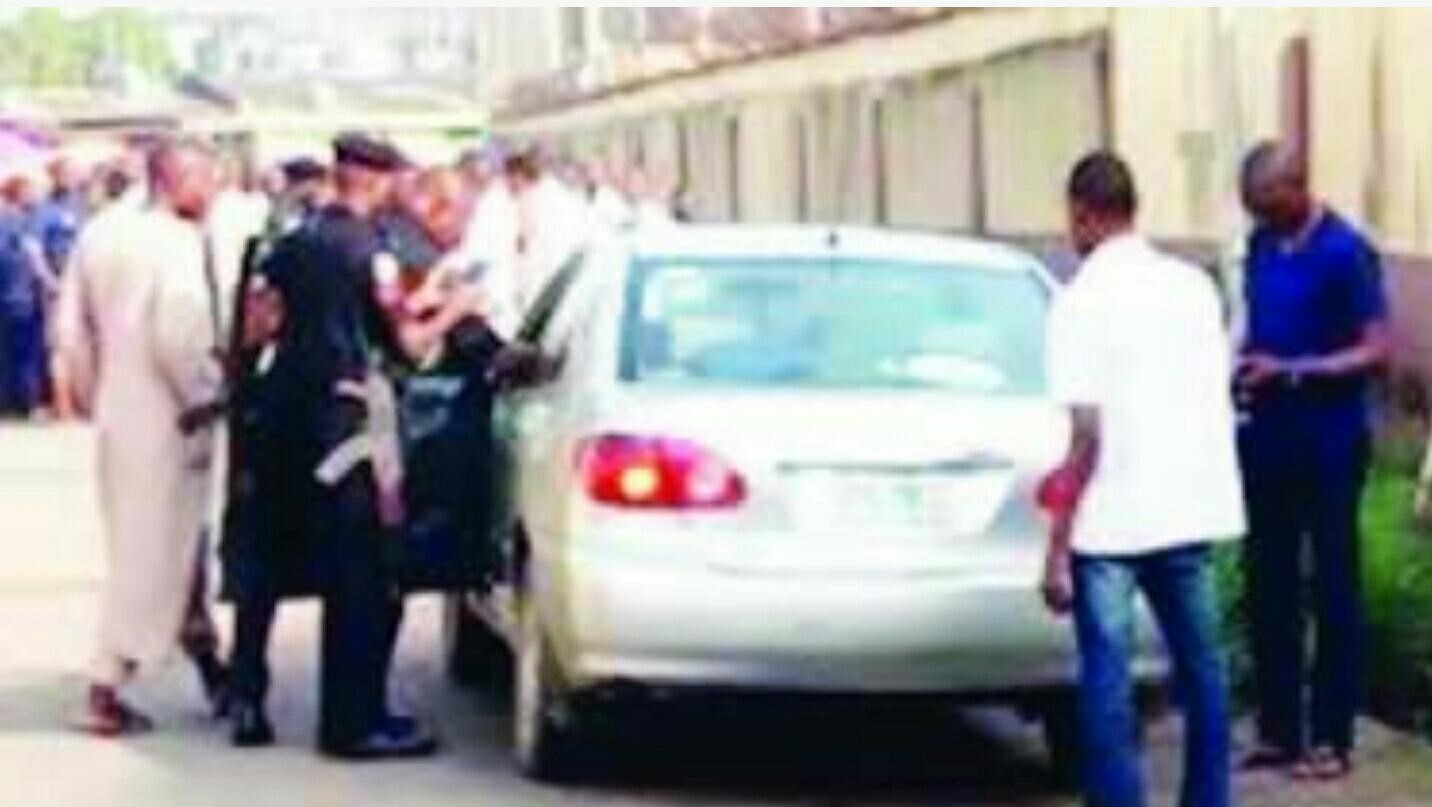 Married lovers found dead in vehicle