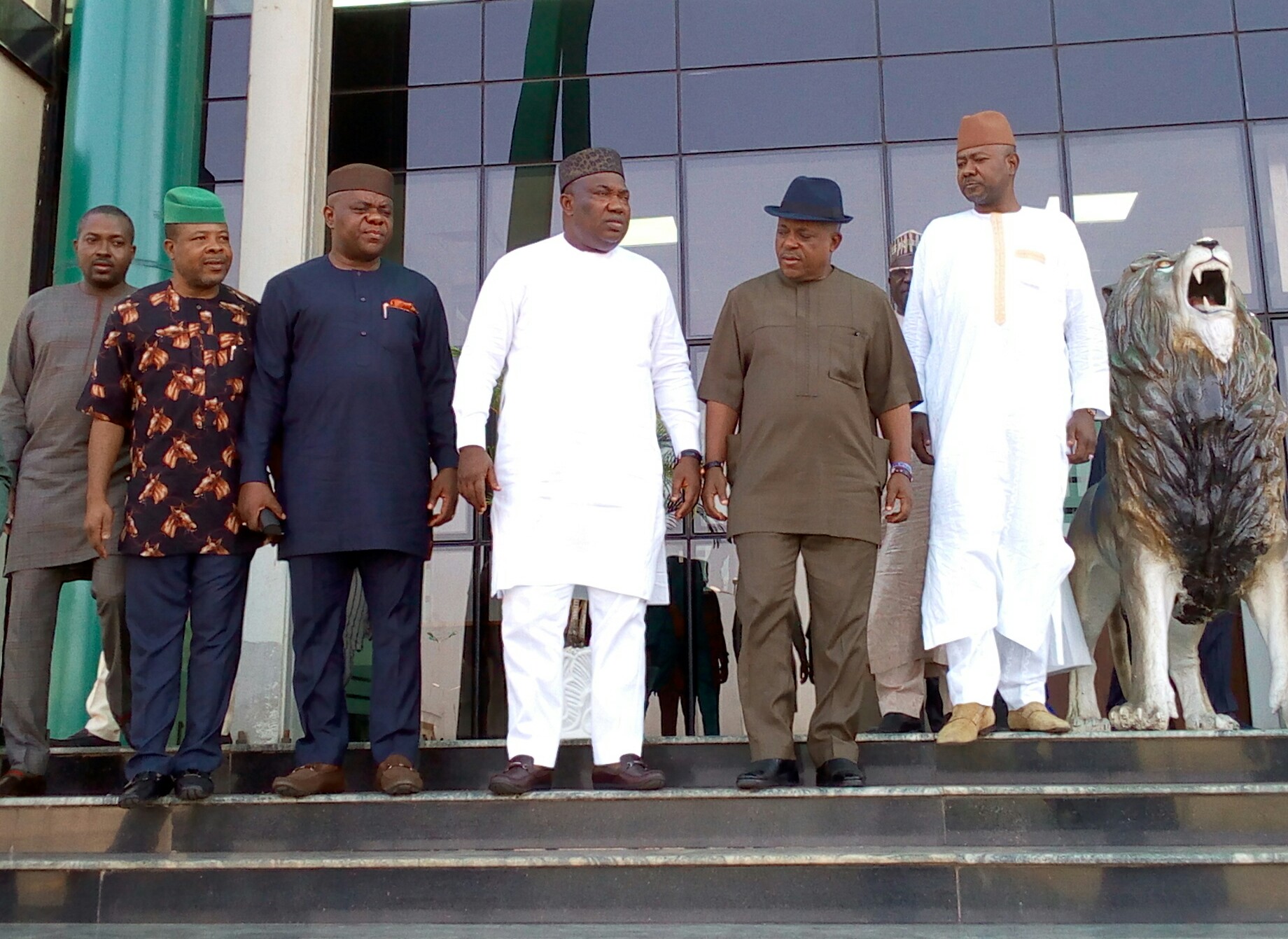 Gov. Ifeanyi Ugwuanyi of Enugu State (middle) with the National Chairmanship aspirant of the Peoples Democratic Party (PDP), Prince Uche Secondus (2nd right); former Speakers of the House of Representatives,  Rt. Hon. Emeka Ihedioha (2nd left) and Rt. Hon. Augustine Okpara (3rd left), others, after Prince Secondus addressed the state’s delegates to the December 9 National Convention, in Enugu, yesterday.