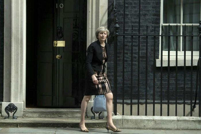 Theresa May nears exit as 40 MPs sign letter of no confidence