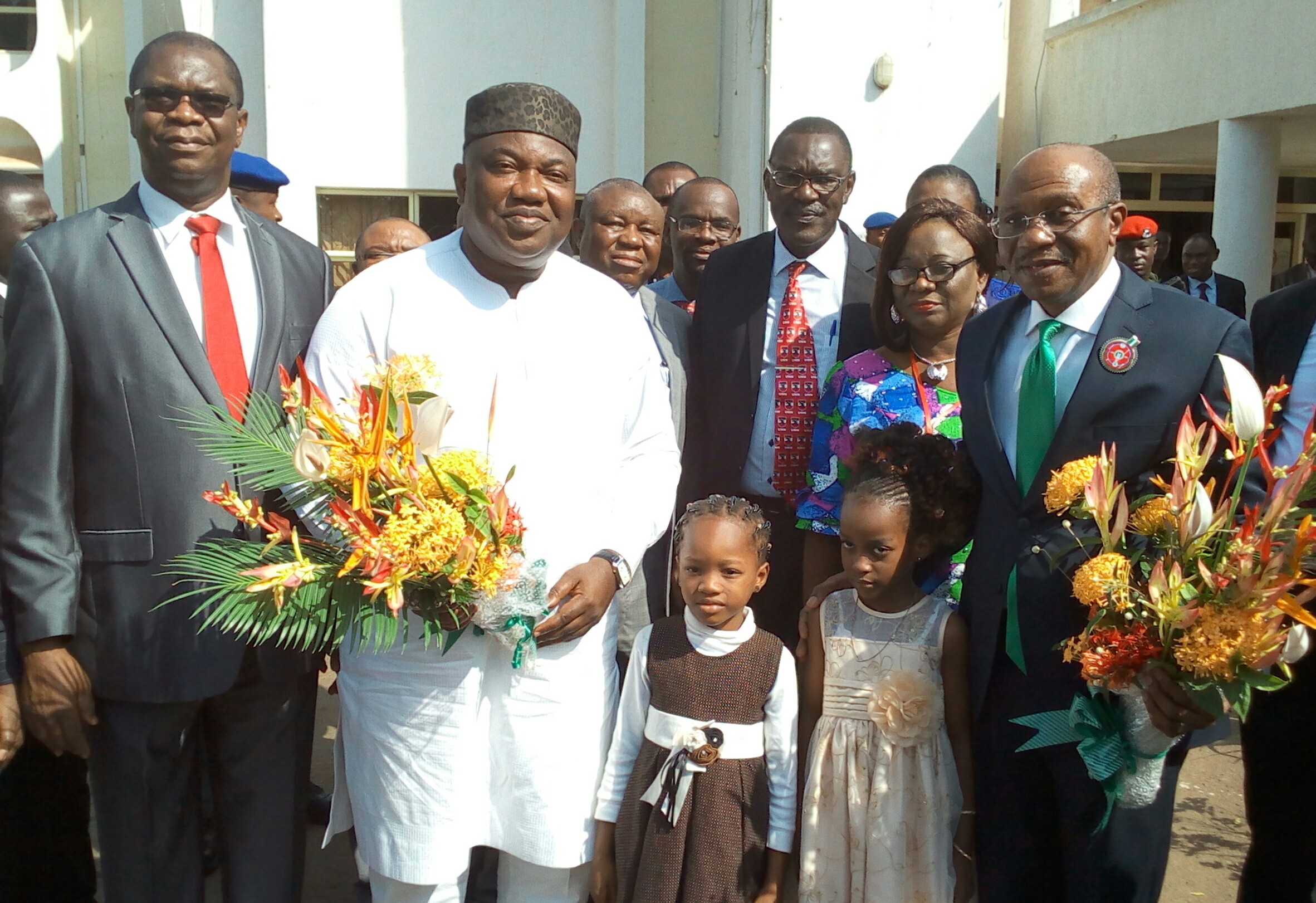Gov. Ifeanyi Ugwuanyi of Enugu State (2nd left) with the Governor of the Central Bank of Nigeria (CBN), Mr. Godwin Emefiele (right); Vice Chancellor of the University of Nigeria Nsukka (UNN),  Prof. Benjamin Chukwuma Ozumba (left); bouquet bearers, others,  during the University’s 47th Convocation Lecture delivered by Mr. Emefiele at the Nsukka Campus,  yesterday.