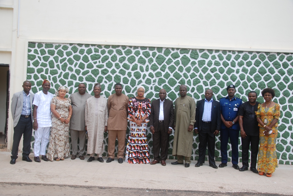 Deputy Governor of Enugu State, Mrs. Cecilia Ezeilo (middle), with the state Commissioner for Information, Mr. Ogbuagu Anikwe (6th left); CEO, Federal Airports Authority of Nigeria (FAAN), Engr. Saleh Dunoma (6th right); and other staff of FAAN during a courtesy visit at the Government House, Enugu, at the weekend.