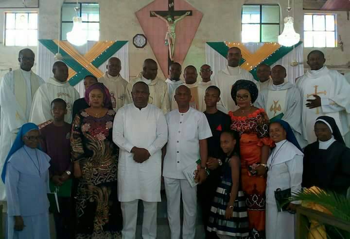 Gov. Ifeanyi Ugwuanyi of Enugu State (4th left); his deputy, Hon. Mrs. Cecilia Ezeilo (3rd left); Chief of Staff to the Governor, Rt. Hon. Dr. Festus Uzor (middle); his wife, Nnenna (3rd right); children and the officiating priests and Reverend Sisters, during the Thanksgiving Mass/ Reception in honour of Dr. Uzor by Iwollo Community, held at Sacred Heart Catholic Church, Ezeagu L.G.A, yesterday.