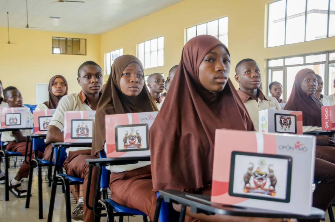Osun completes redistribution of ‘Opon Imo’ for new academic year