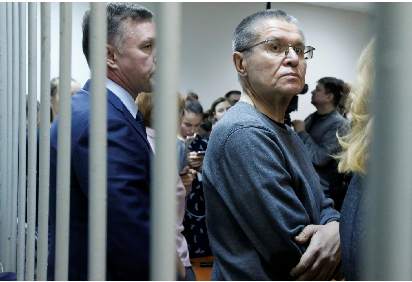 Russian court jails ex-minister for bribery