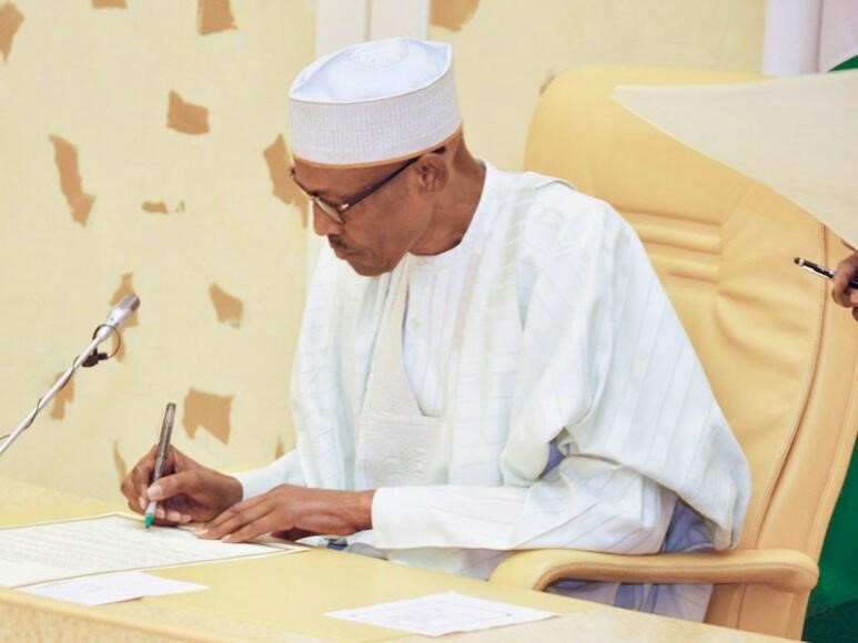 Buhari signs executive order to enhance local content in public procurement