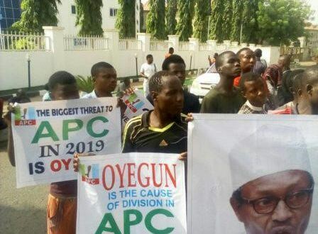 Pro-Buhari group demands removal of APC National Chairman, Oyegun