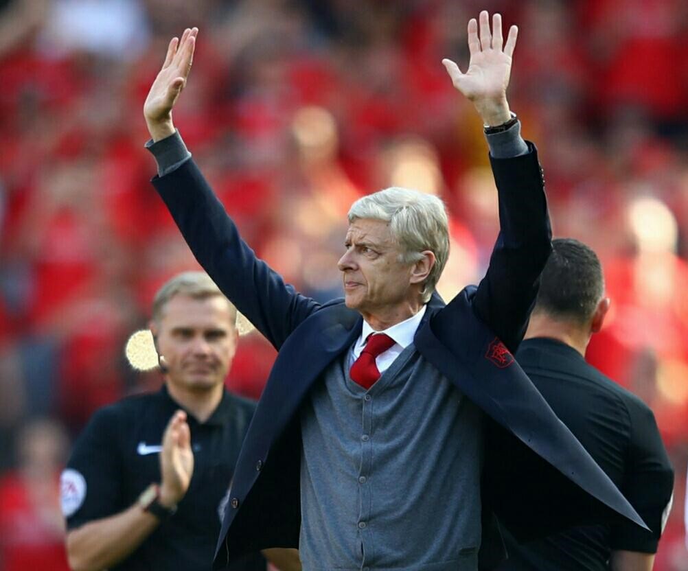 Kanu honours Wenger on farewell day