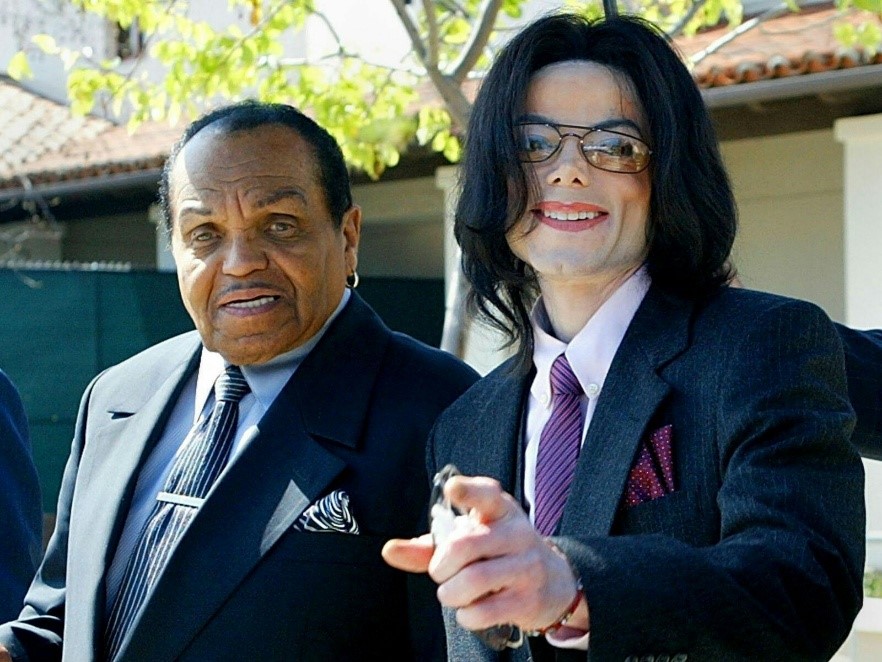 Michael Jackson’s father dies of cancer at 89