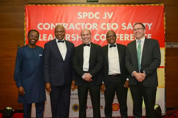 Shell tasks contractors over safety, rewards champions