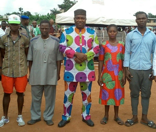 Gov. Ugwuanyi empowers 200 traders at monthly raffle draw