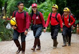 Thai cave rescuers evacuate eighth person on second day