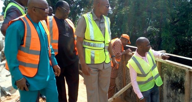 Enugu govt commences repairs of potholes on urban roads