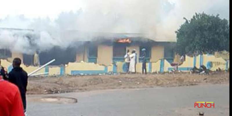 BREAKING: Youths raze police station over alleged shooting of undergraduate by SARS 
