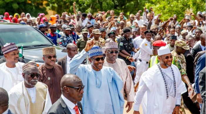2019: Buhari walks 800m to show fitness for second term – Presidency