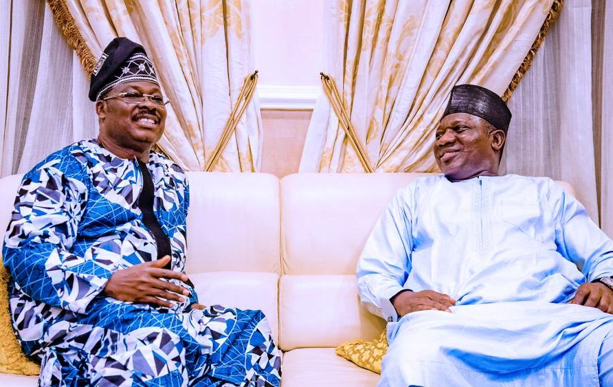 L-R: Oyo State Governor, Senator Abiola Ajimobi; and Inspector-General of Police, Mr. Ibrahim Idris, during a state dinner organised for the police boss, at the Government House, Ibadan… recently.