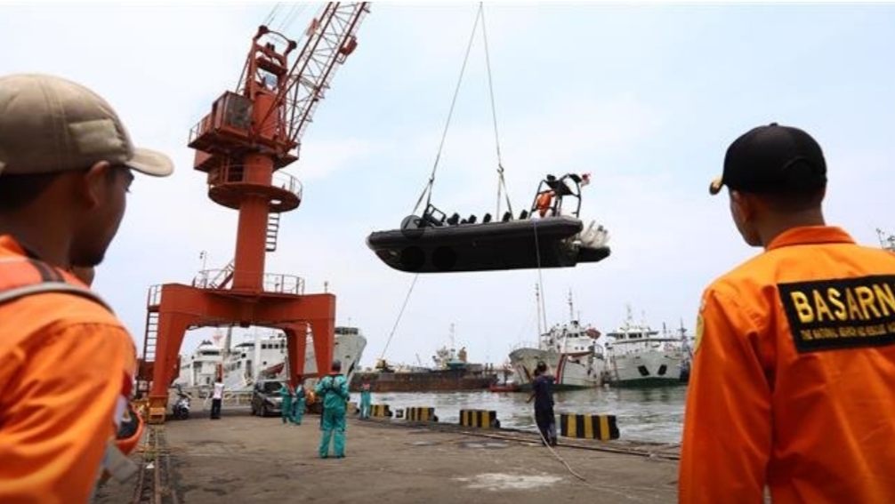 Indonesian plane crashes into sea with 189 on board