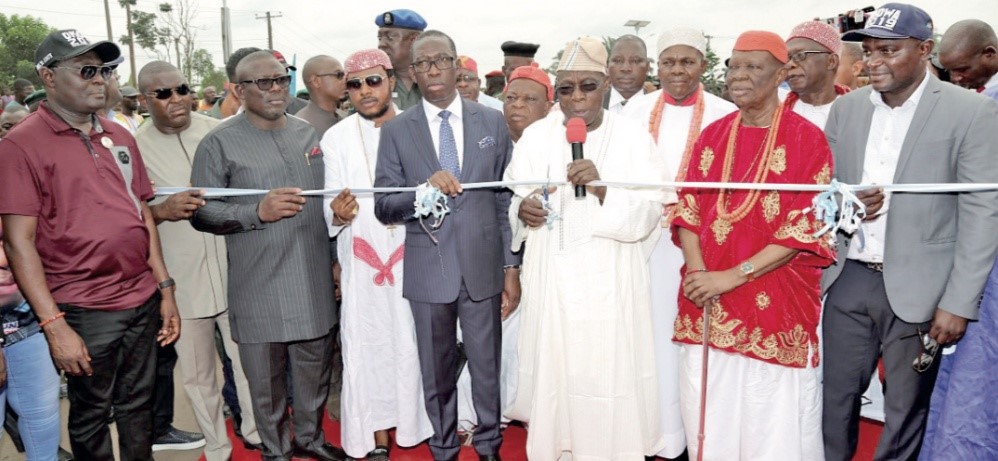 2019: Obasanjo endorses Okowa for second term