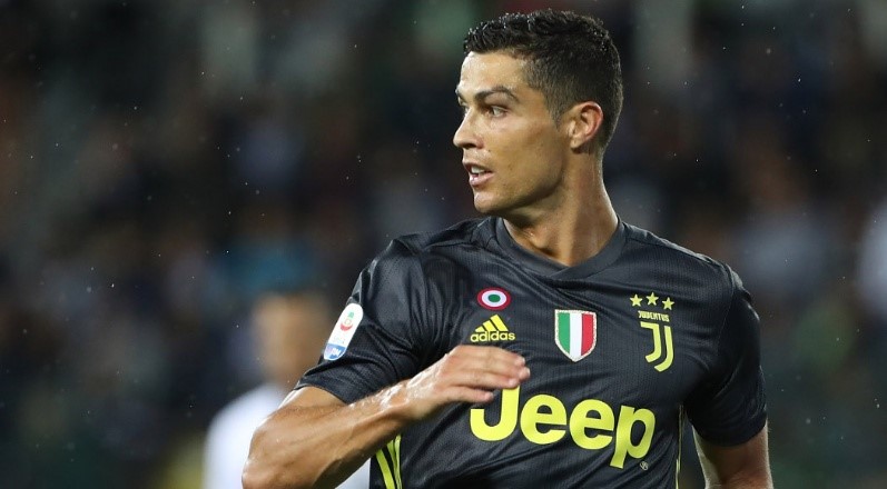 Ronaldo throws Serie A challenge at Messi