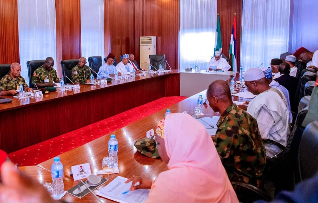 BREAKING: Buhari meets security chiefs, Northern governors