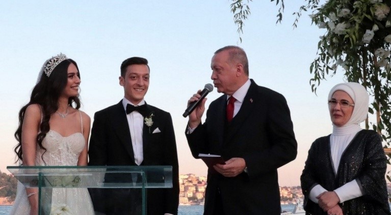 Ozil weds with Turkish president as best man