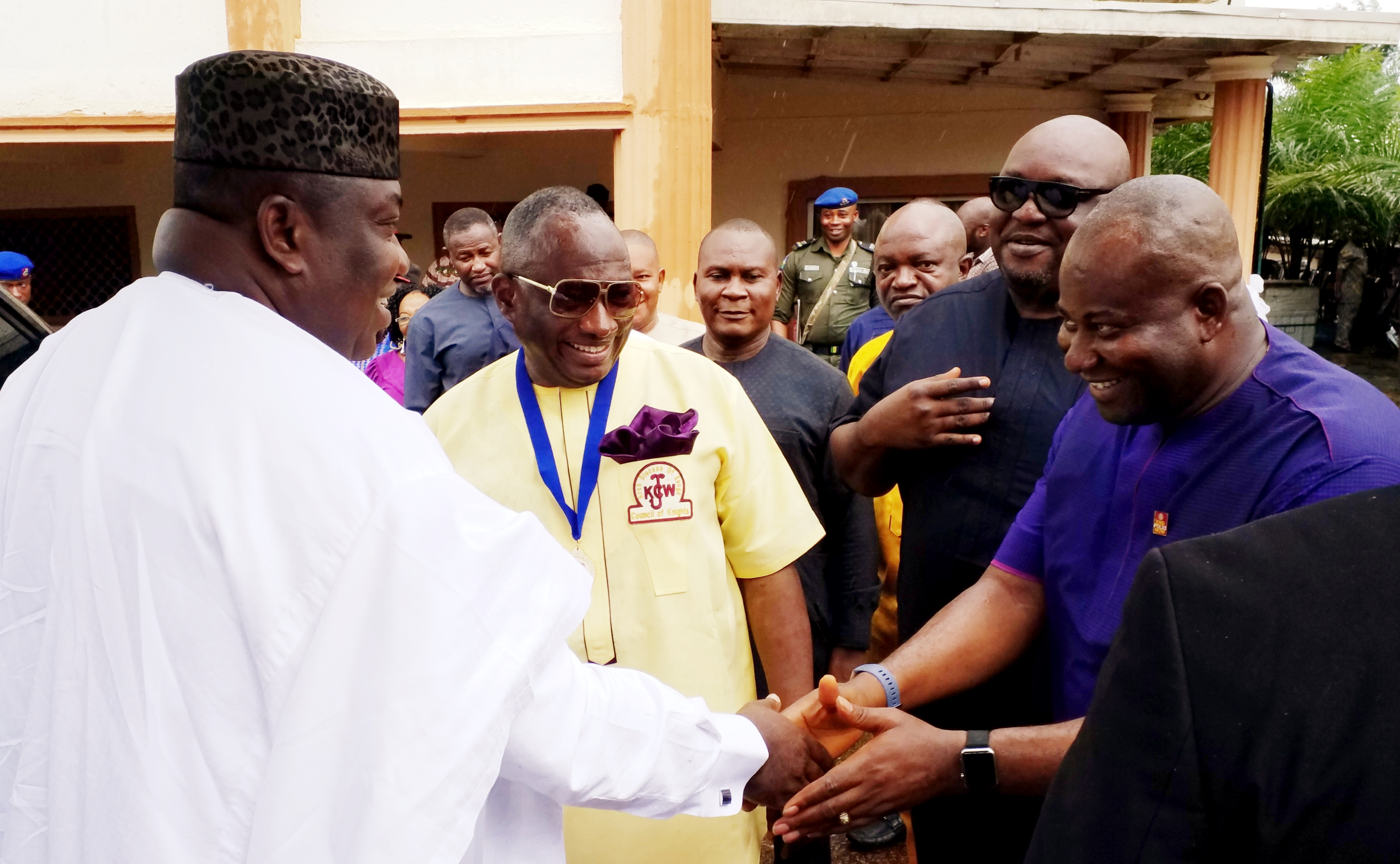 L-R: Enugu State Governor, Rt. Hon. Ifeanyi Ugwuanyi; Chairman, State Rural Electrification Board (REB), Sir. Joseph Nwabueze Nnamani; Deputy Chairman, Nkanu West Local Government Area, Hon. Sunday Nnamani; Member representing Nkanu East/West Federal Constituency and House Committee Chairman on Aviation, Hon. Nnoli Nnaji; and Chairman, Nkanu West LGA, Hon. Henry Okenwa, during Sir. Nnamani’s thanksgiving ceremony for his conferment of Knight of John Wesley (KJW) by Wesley Church Akpasha, Diocese of Agbani, Methodist Church Nigeria, yesterday. 