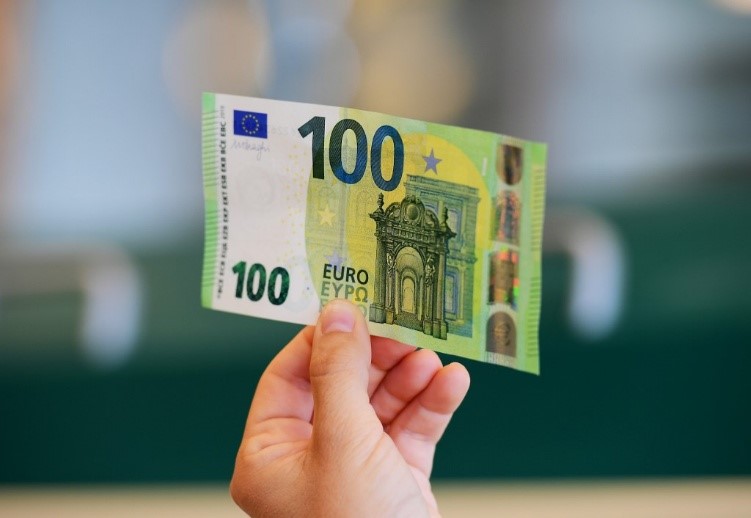 ECB downgrades risk of catching coronavirus from Euro banknotes