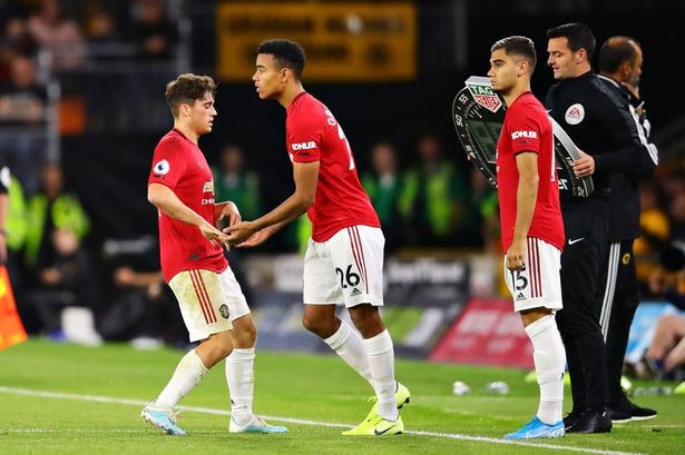 FIFA approves five substitutions per team on football restart