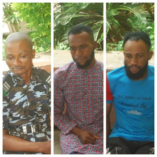 Dismissed police officer returns to mount checkpoint