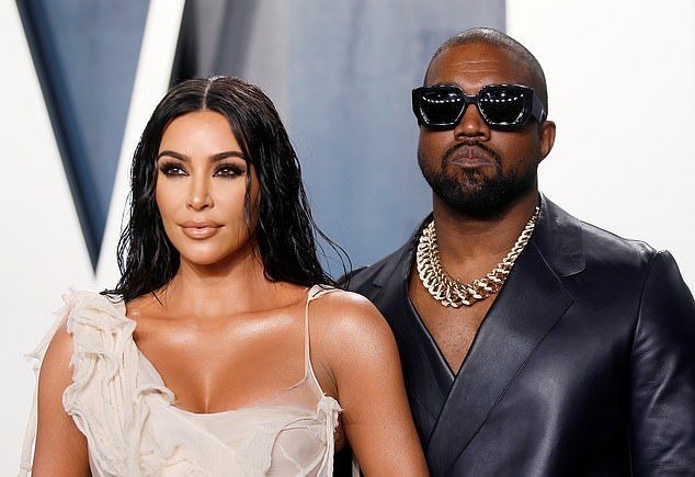 Kanye West apologises to wife Kim