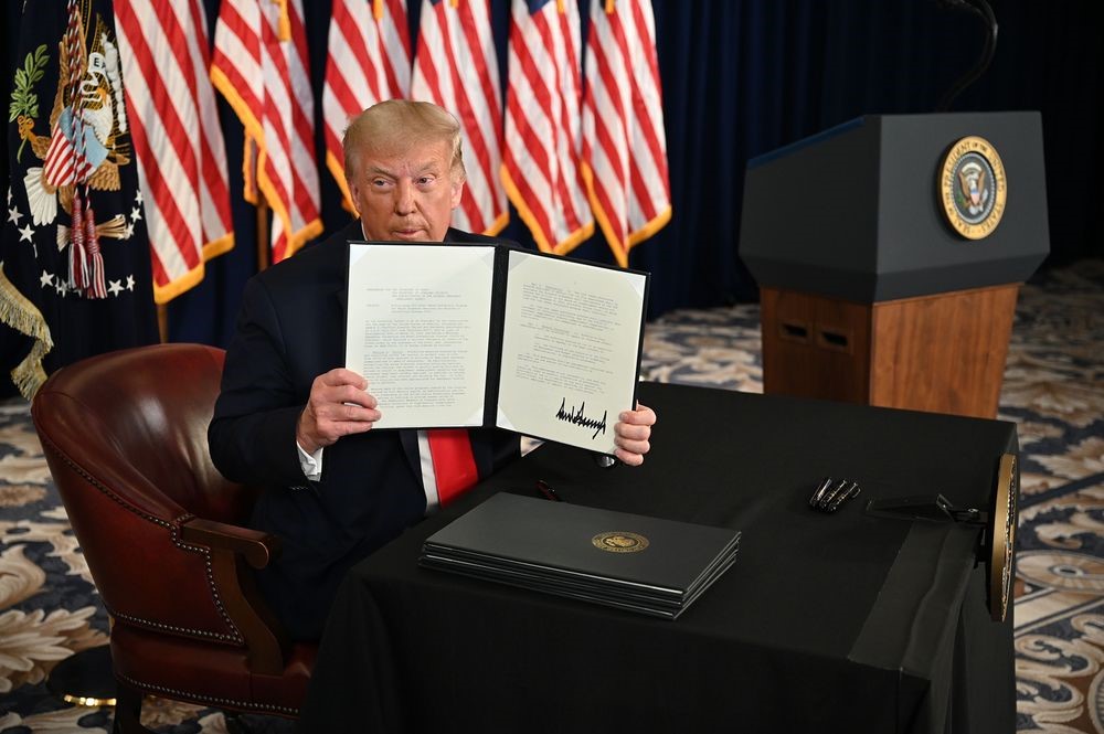 Trump signs executive order to extend U.S jobless benefits, others