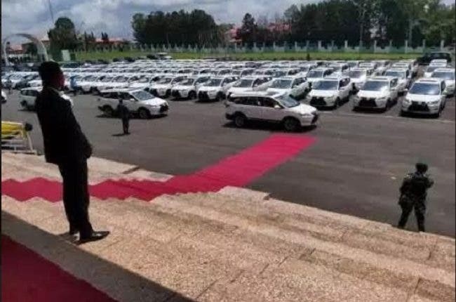 Gov. Obiano distributes cars to traditional rulers