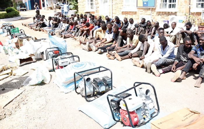 Police go after looters, arrest 483 in Lagos, Plateau, Anambra, others