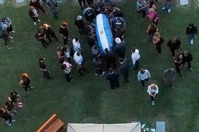 Argentines bid tearful final farewell to Maradona