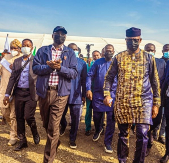 Fashola seeks completion of Lagos-Ibadan Expressway project to ease Yuletide traffic