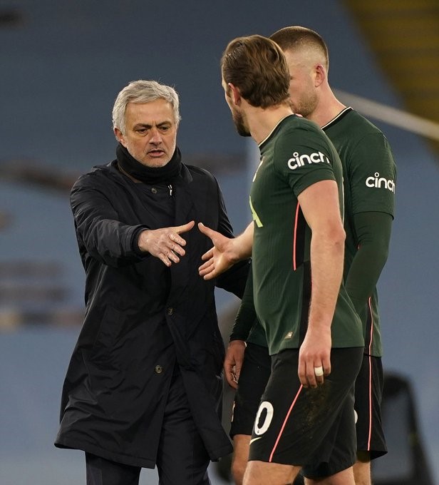 Tottenham slump to defeat against Man City as Liverpool drop title challenge