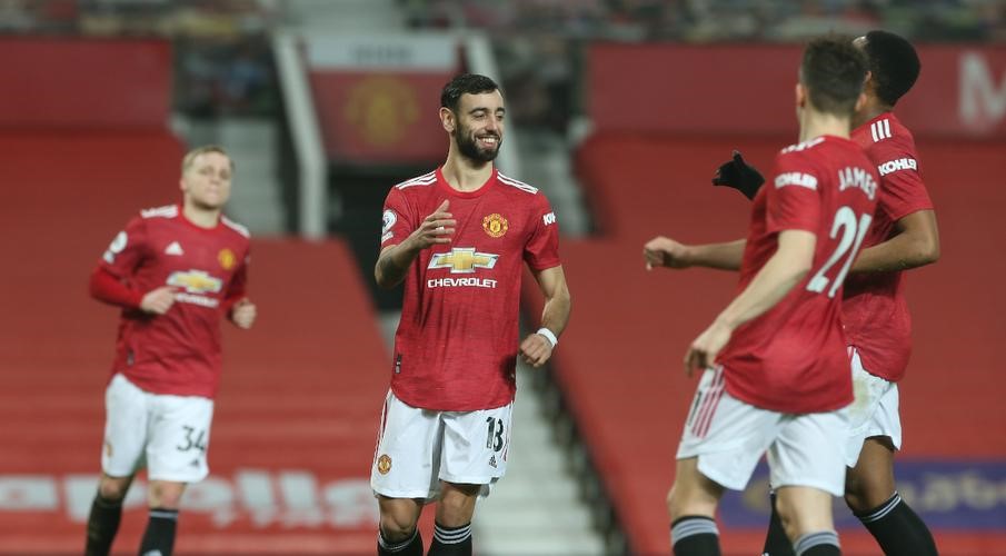 Man Utd crush Southampton 9-0 as Arsenal lose at Wolves