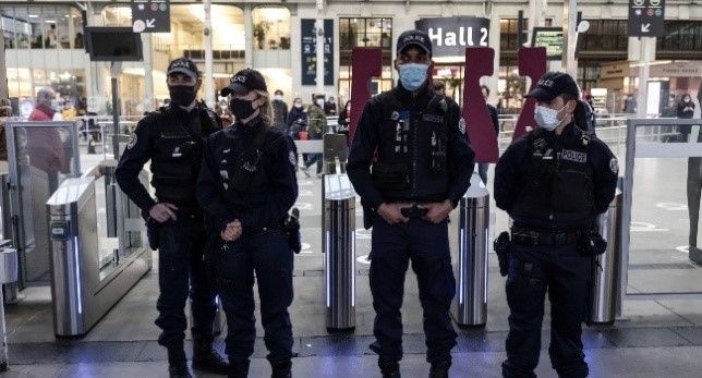 France steps up travel restrictions as COVID-19 cases soar