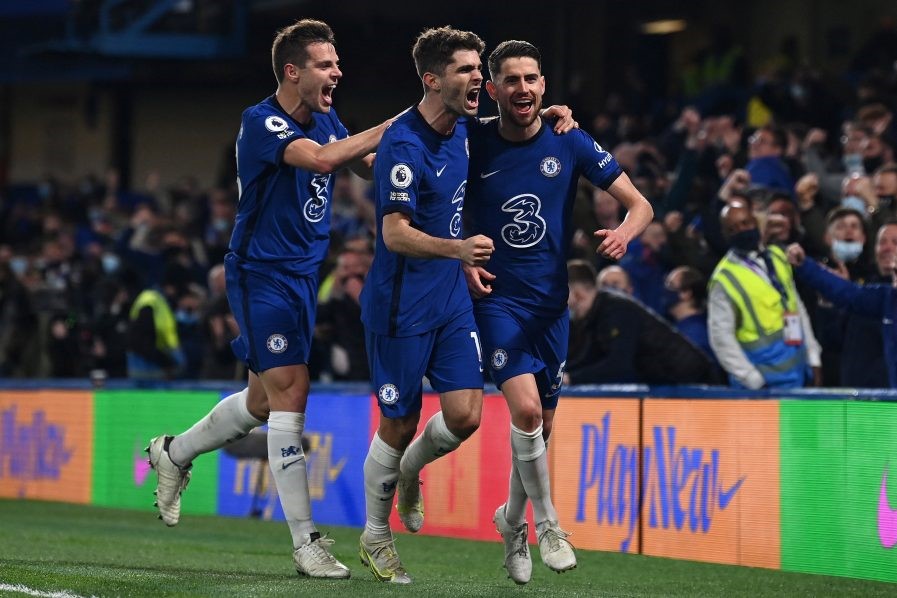 Chelsea beat Leicester to boost top-four bid