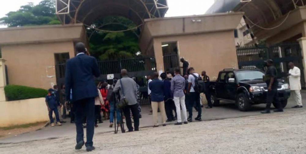 BREAKING: FG bars journalists from Nnamdi Kanu’s trial