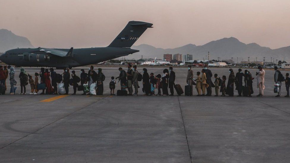 Afghanistan: Nations issue terror attack warning for Kabul airport
