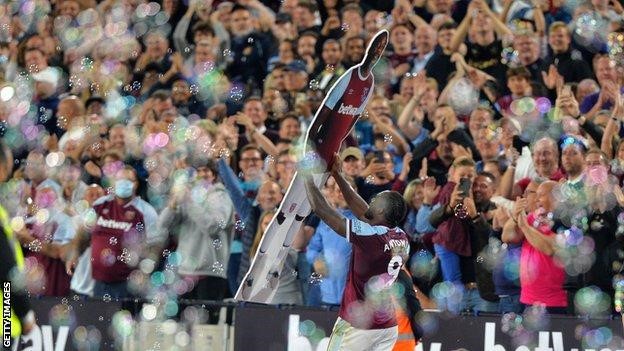 Antonio sets record as Hammers beat 10-man Leicester