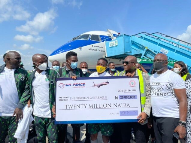 Air Peace redeems N20m pledge to Super Eagles