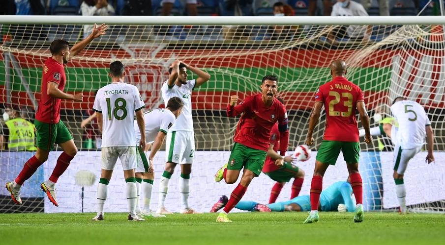 Ronaldo breaks all-time international scoring record