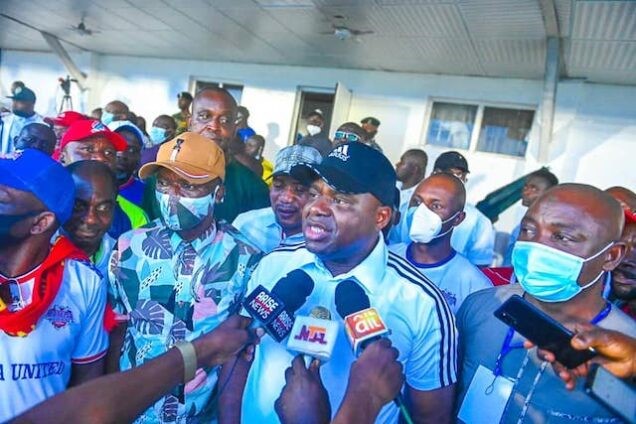 Gov. Diri gifts Bayelsa Utd N14m, bus for CAF Cup victory