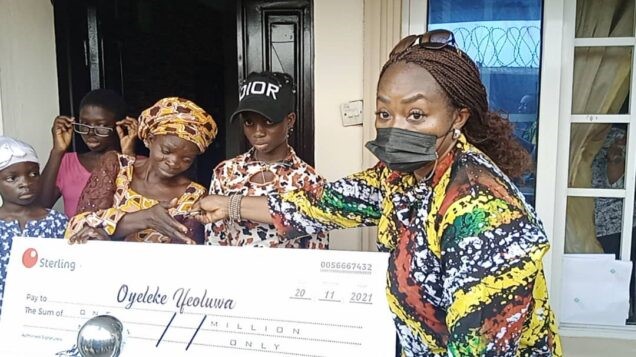 Yoruba Nation rally: Sanwo-Olu provides apartment, gifts N1m to stray bullet victim’s mother