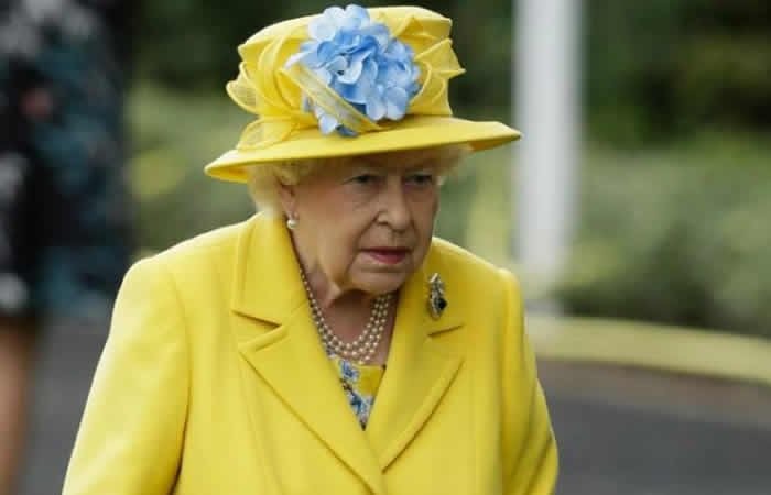 Queen Elizabeth cancels Christmas family lunch over Omicron surge